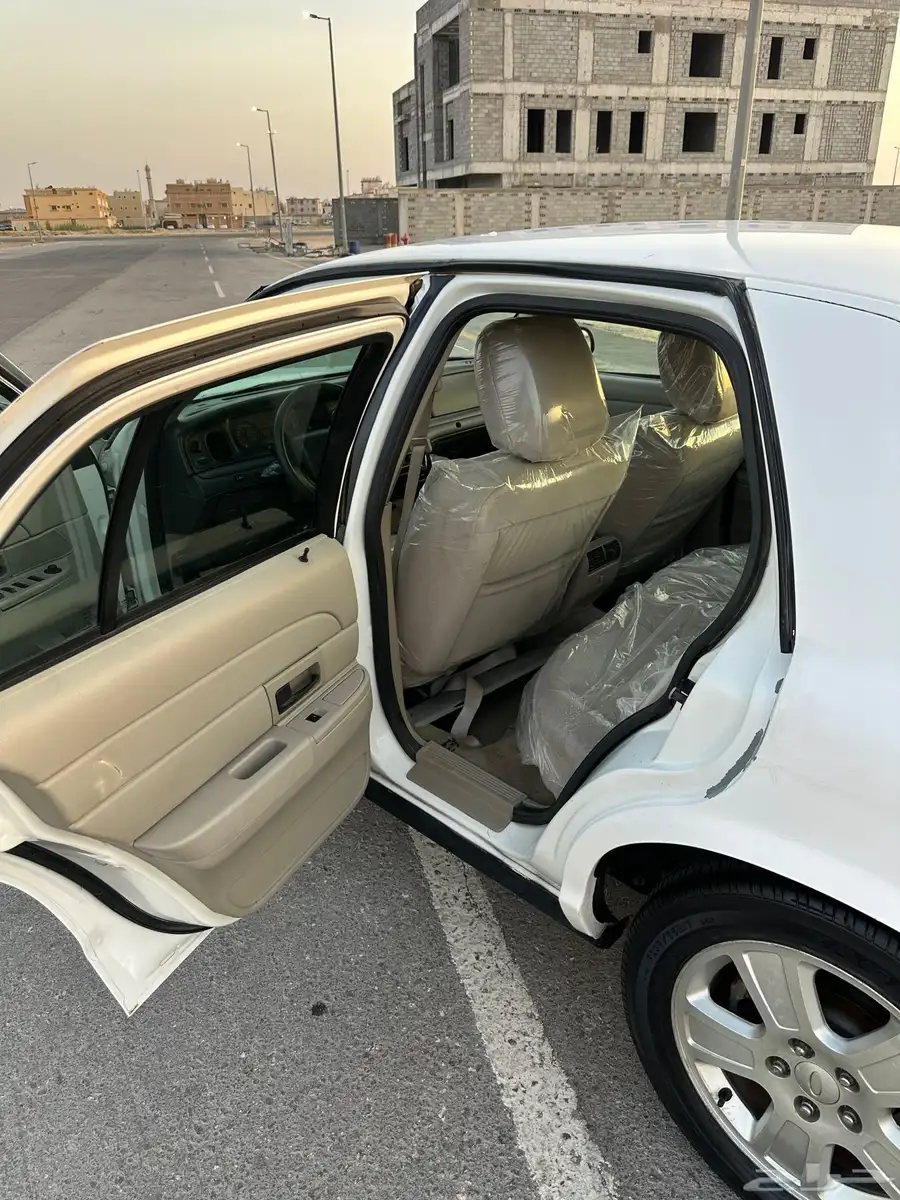 فورد كراون فكتوريا بوليسي ممشى قليل 10