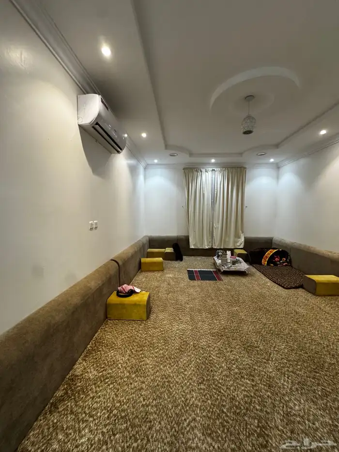فيلا سكنية مع شقة دورين للبيع بحي بدر 5