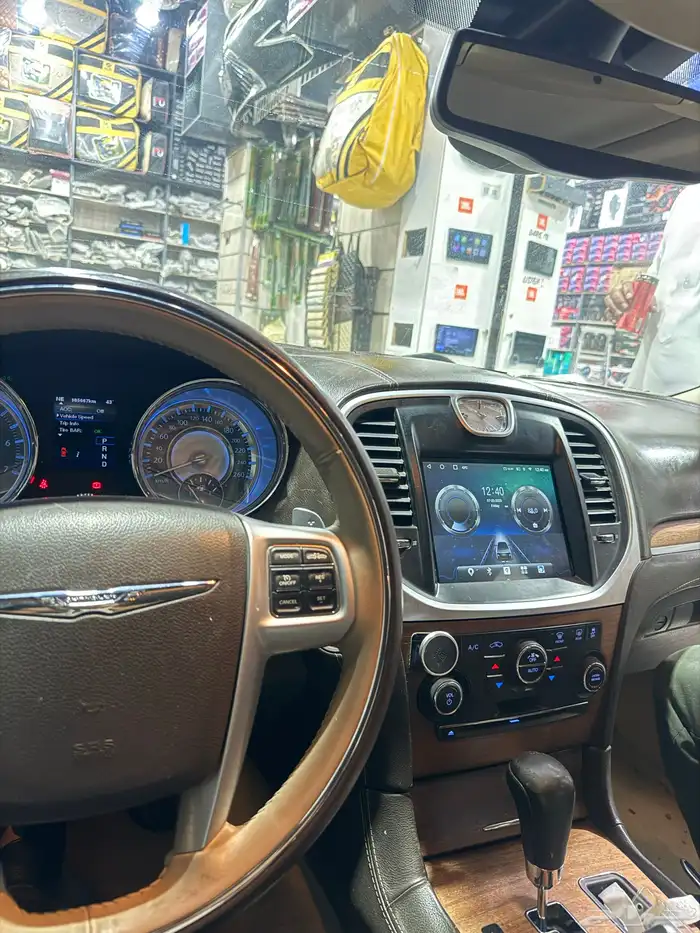 شاشة كرايسلر s300 نفس مقاس الوكالة موديل 2012-2015 1