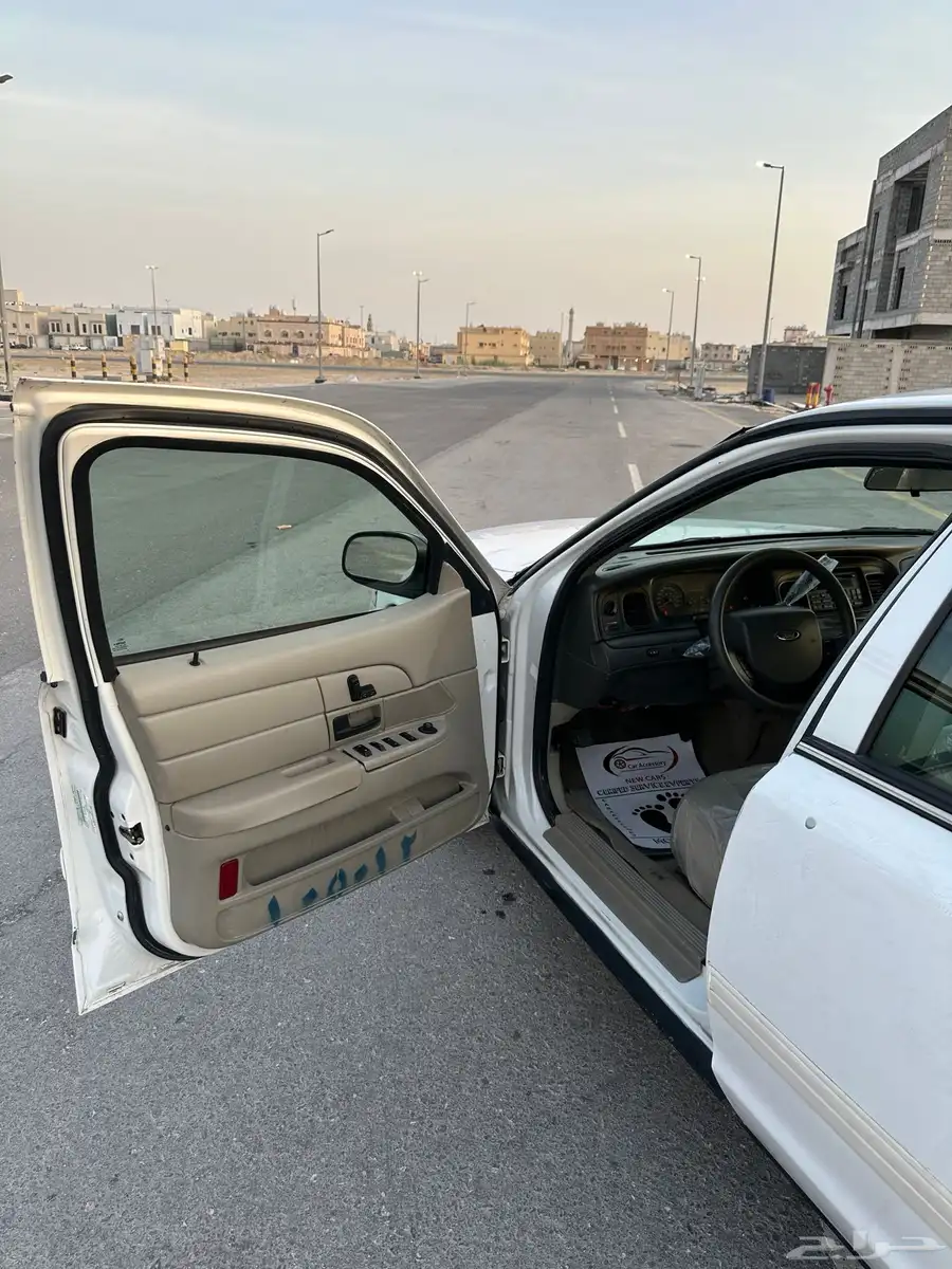 فورد كراون فكتوريا بوليسي ممشى قليل 9