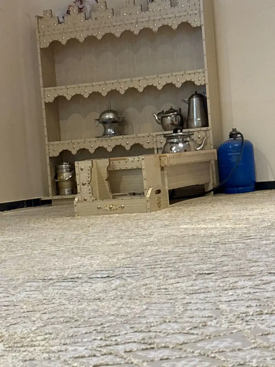 درج دلال ومنقل وطوفريه كاسات وفناجيل وطاولتين صغار خدمه 0