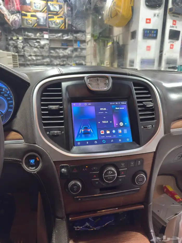 شاشة كرايسلر s300 نفس مقاس الوكالة موديل 2012-2015 4