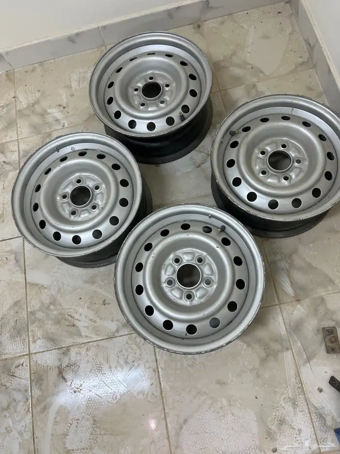 اعرض لكم جنوط هايلكس يبانيه اصليه شبه جديدها 3