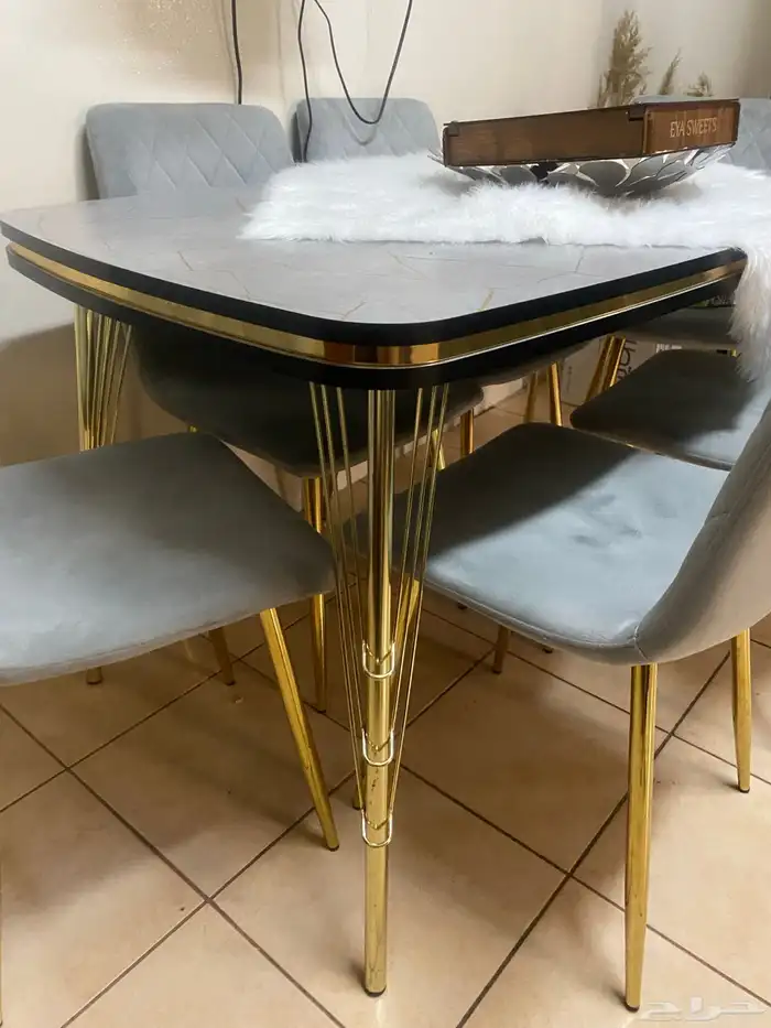 طاولة طعام 2