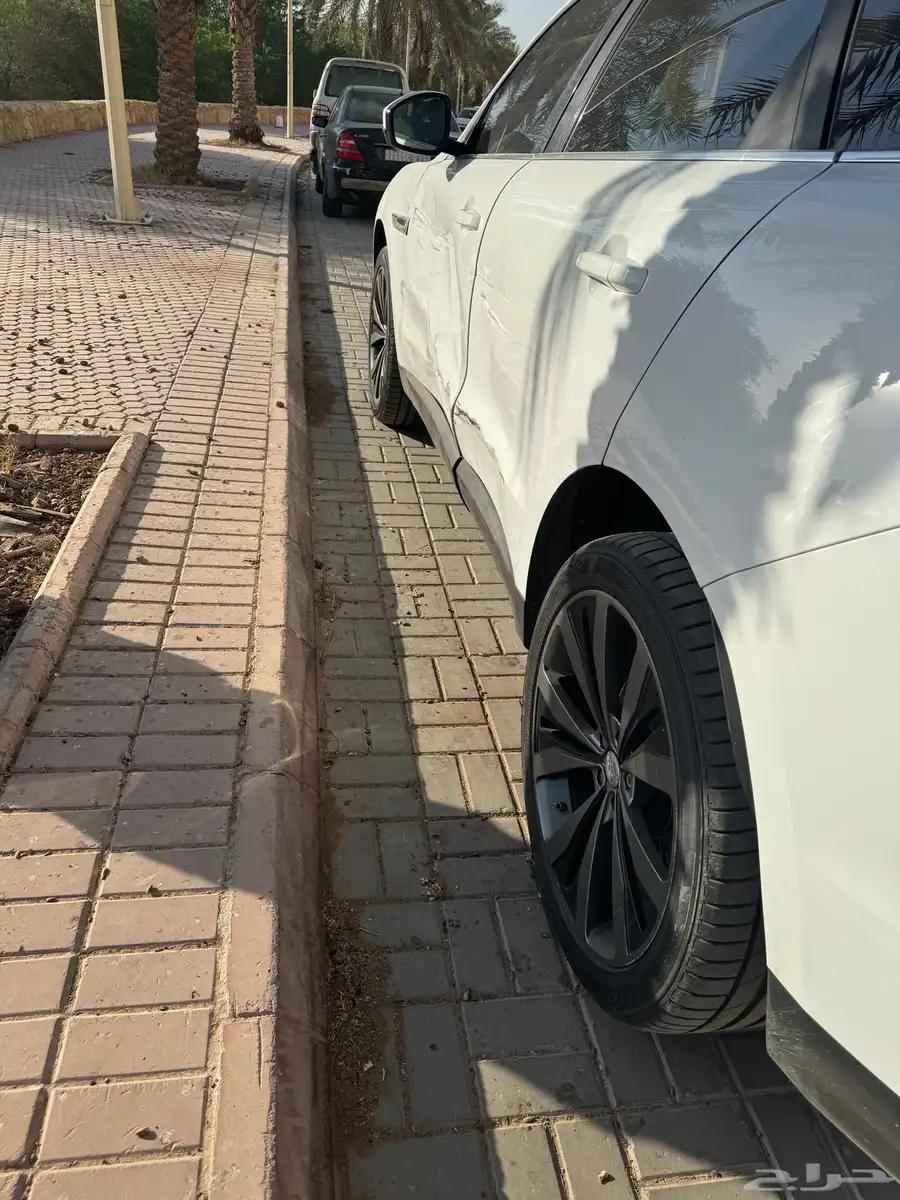 جاكوار اف بيس 2017 للبيع في صدمة بسيطة في الجانب الايسر 7
