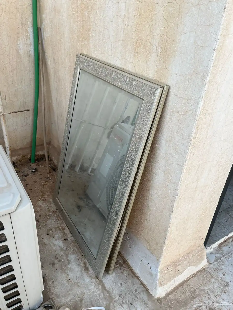 أثاث مستعمل للبيع دولاب قزاز مرايه مرتبه 4