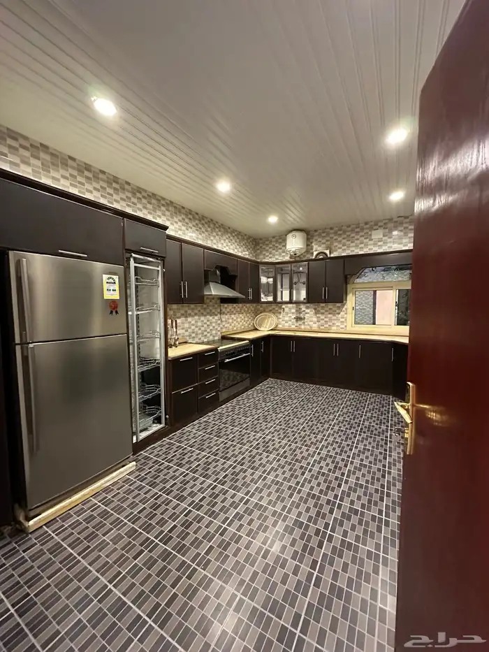 فيلا مؤثثة بالكامل للبيع 9