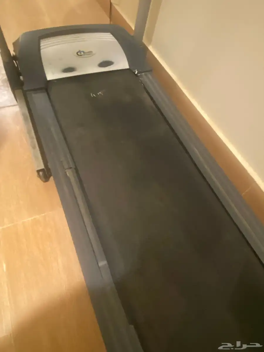 كنب 5 قطع وستاره ومدخل و4طاولات 3طاولات ضيافه وفازه كبيره 7