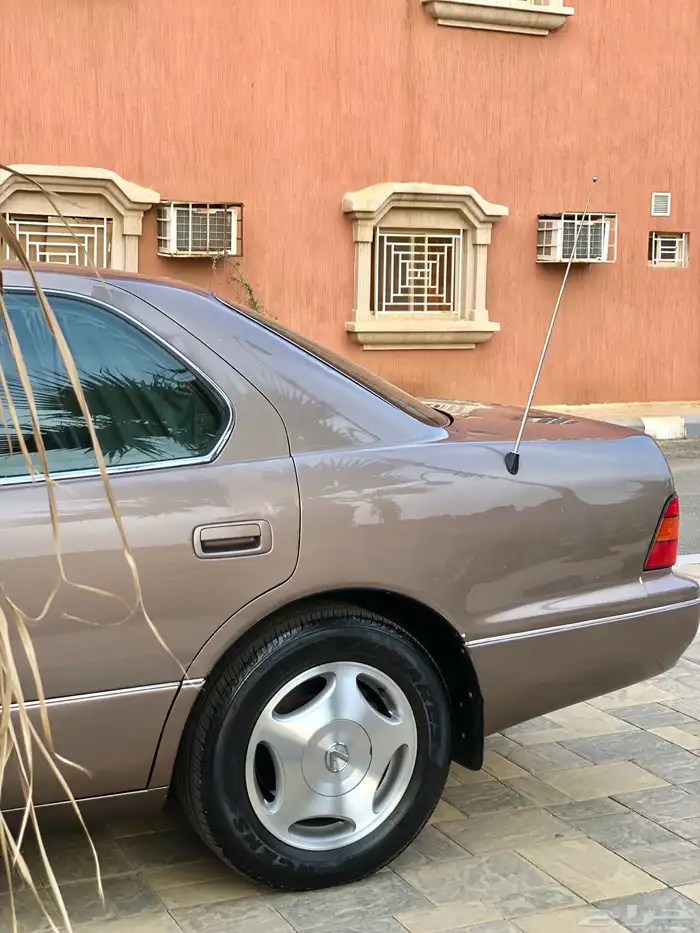 لكزس LS 400 سعودي بلد 6