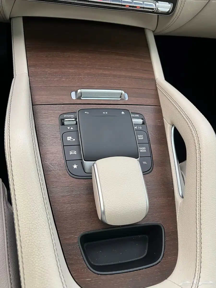مرسيدس ( GLE450 ) موديل 2022 مع AMG kit شبه جديده 46