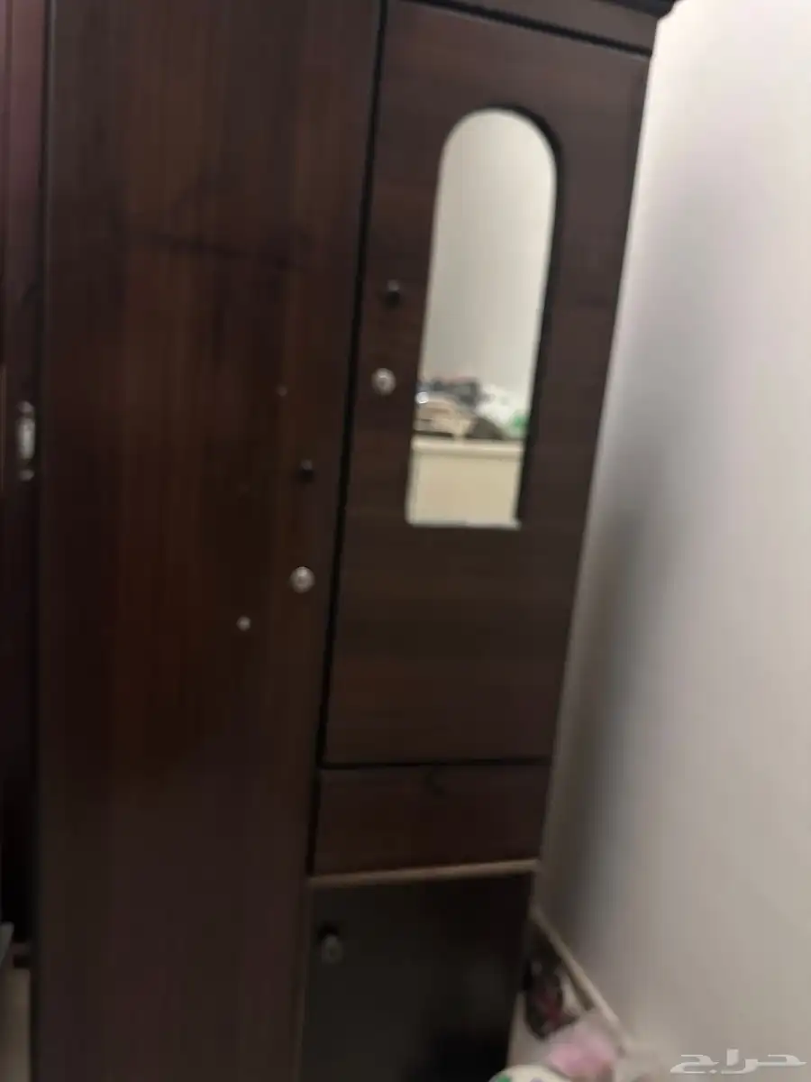 دولاب شبه جديد 0