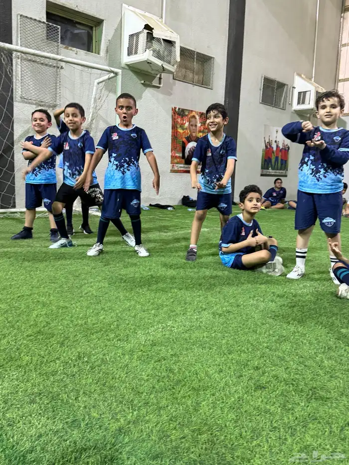 اكاديميه تأهيل أطفال وسيدات السباحه وكره القدم والكاراتيه 0