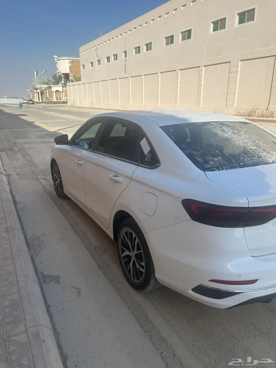 جيلي ام قراند 2023 4