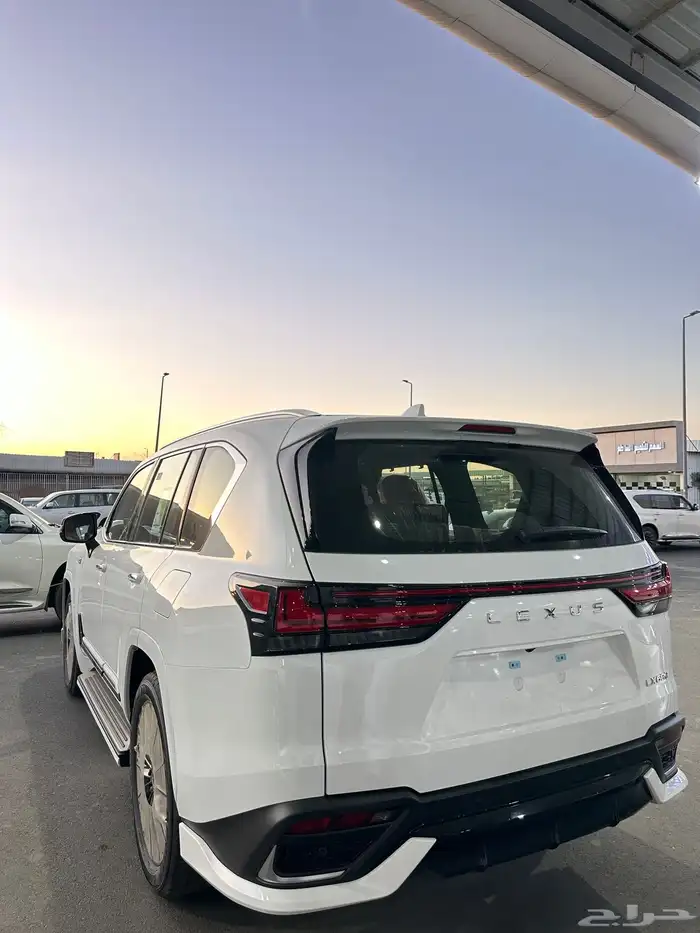لكزس LX600 اف سبورت سعودي اصفار 3