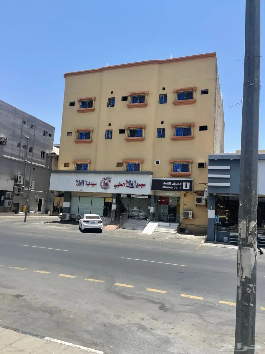 للإيجار عمارة ومحلات تجارية 0