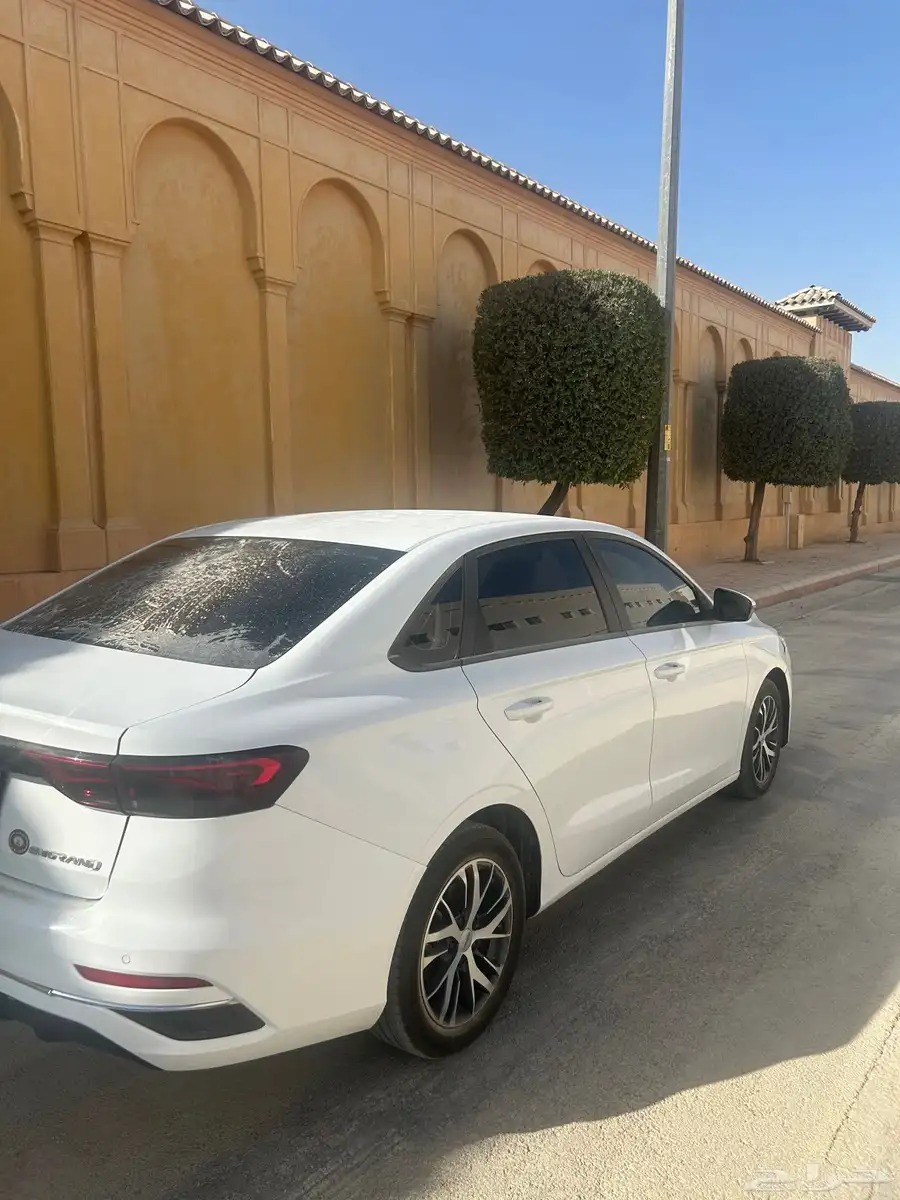 جيلي ام قراند 2023 2