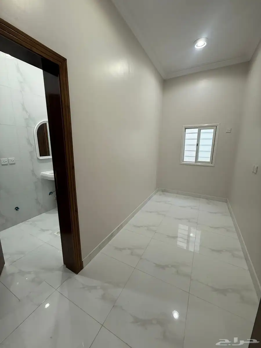 للبيع دور ارضي بحوش وروف بملحق علوي حي الزهور المحاله ابها 41