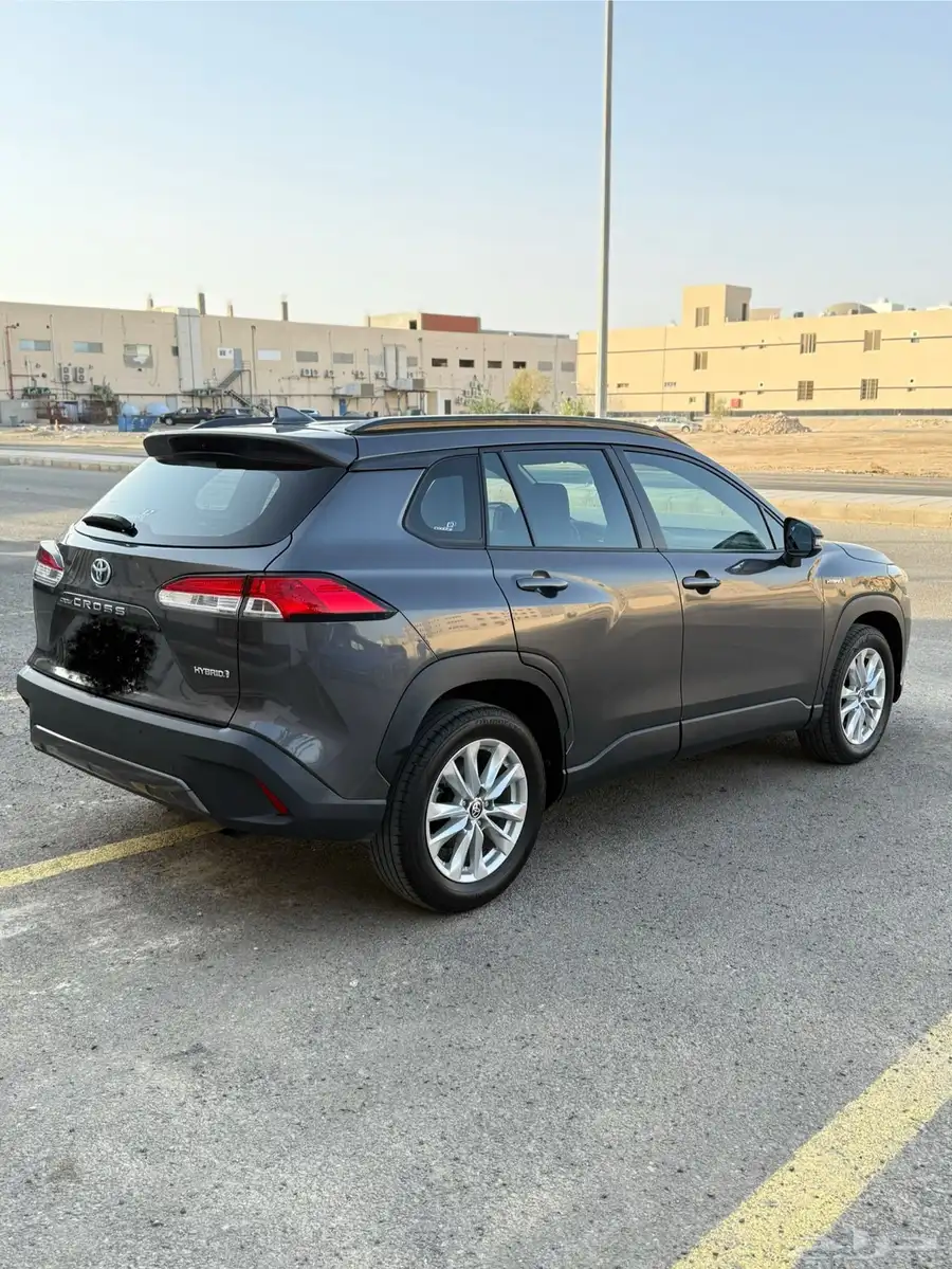 تويوتا كورولا كوروس 2023 XLE HEV نص فل وكالة . 3