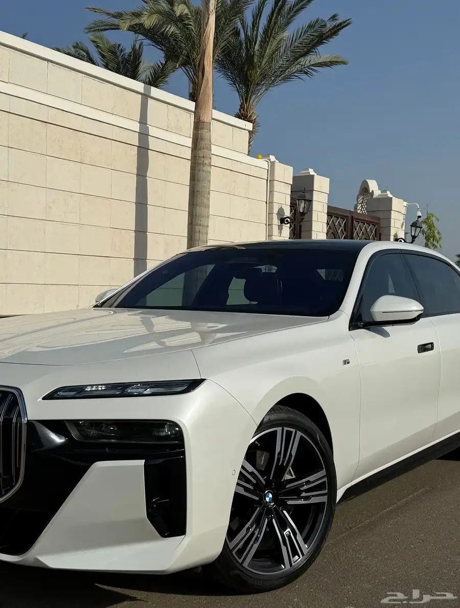 بي ام دبليو 735i M kit 2023 سعودي بحالة الوكالة 19