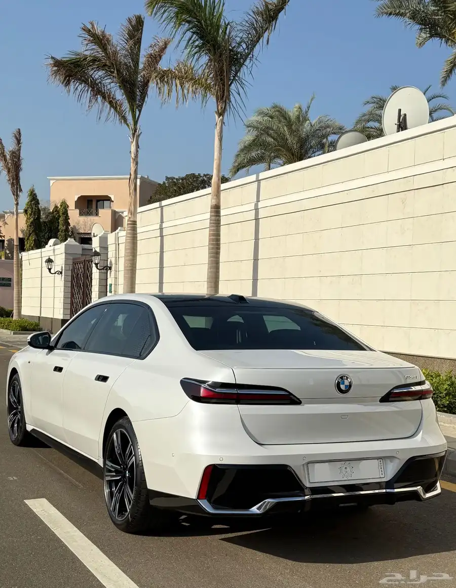 بي ام دبليو 735i M kit 2023 سعودي بحالة الوكالة 4