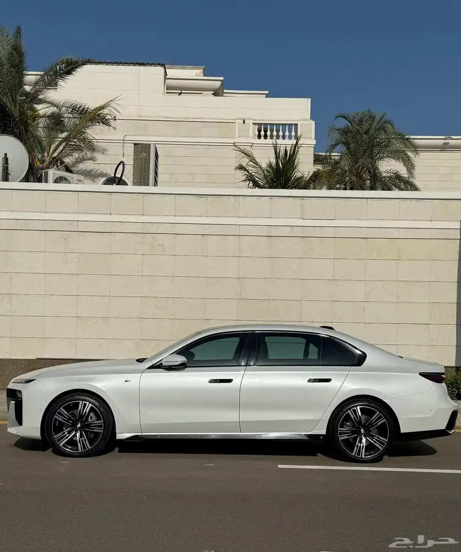 بي ام دبليو 735i M kit 2023 سعودي بحالة الوكالة 3