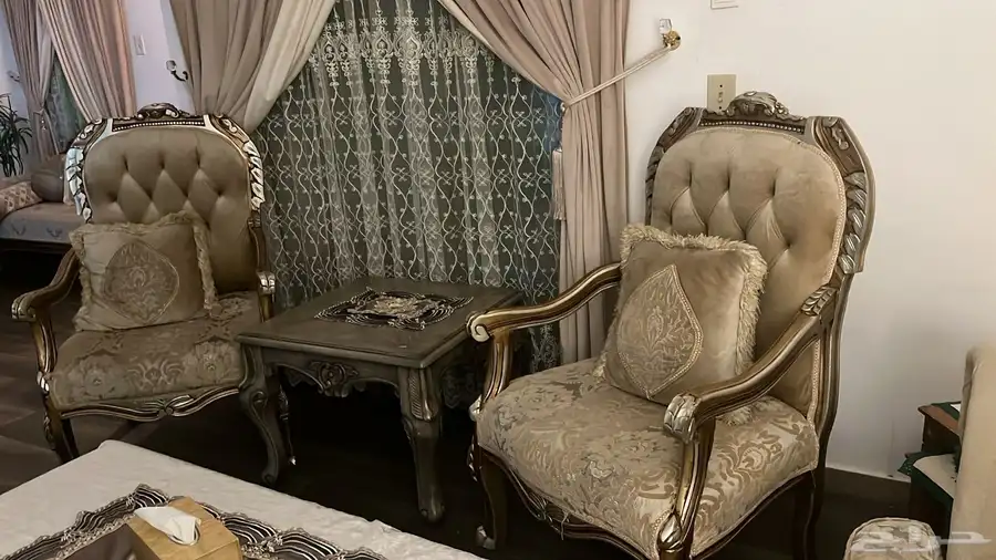 3 كنبات 4كراسي وقاعده صغيره وطاولتين يكفي 12 شخص بيع مستعجل 4