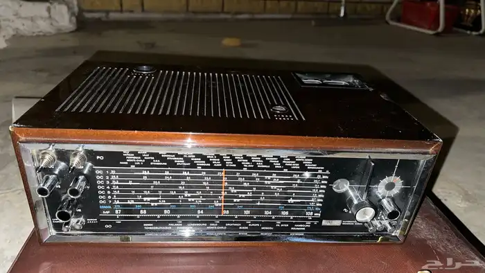 للبيع راديو كلاسيكي نادر وتحفة فنية قديم 3
