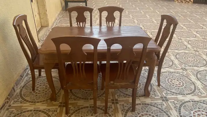 طاولة طعام للبيع 2