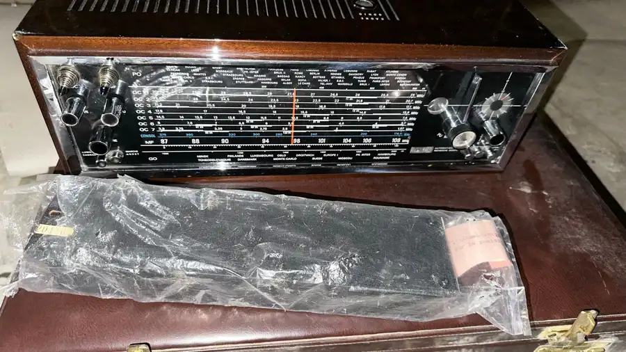 للبيع راديو كلاسيكي نادر وتحفة فنية قديم 2