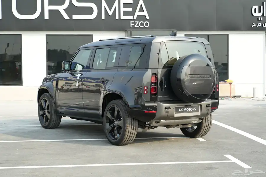 2025 لاند روفر ديفندير P400 HSE X-Dynamic ضمان خمس سنوات 3