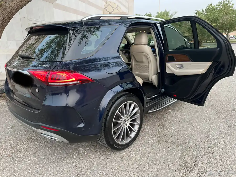 مرسيدس ( GLE450 ) موديل 2022 مع AMG kit شبه جديده 4