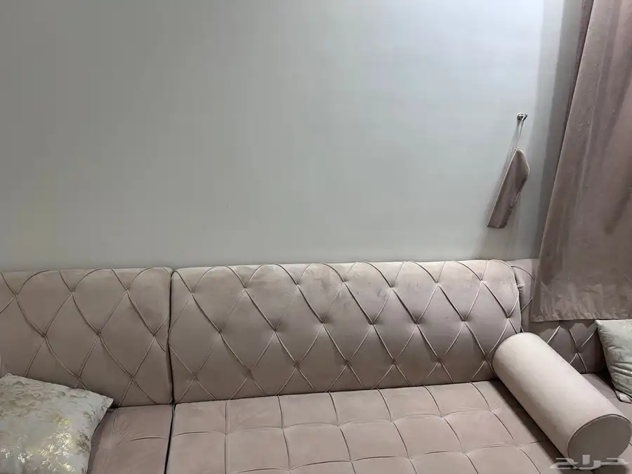 كنب ومجلس عربي وفرن كهربائي وطاولة سرير والعاب اطفال 8
