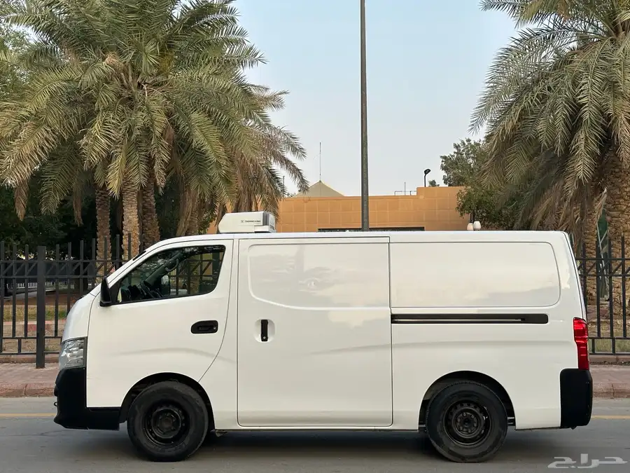 نيسان باص ثلاجة موديل 2020 قير عادي ديزل شامل الضريبة 2