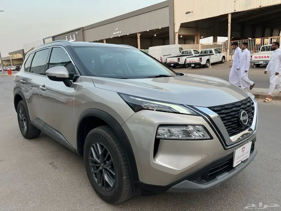 نيسان اكس تريل 2023 7 ركاب دبل ( ممشى قليل ) 1