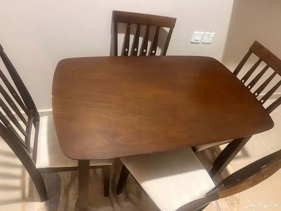 طاولة طعام 4كراسي للبيع المستعجل 0