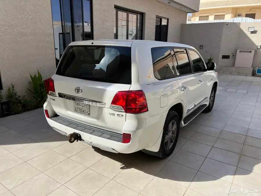 لاندكروزر VXR 2015 فل كامل - معرض وليد - قطري 3