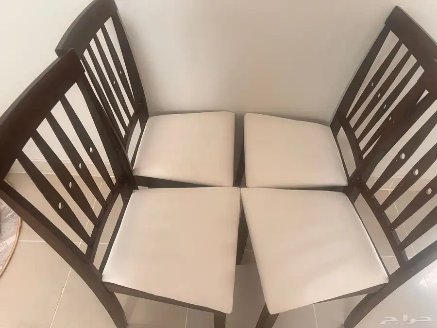 طاولة طعام 4كراسي للبيع المستعجل 4