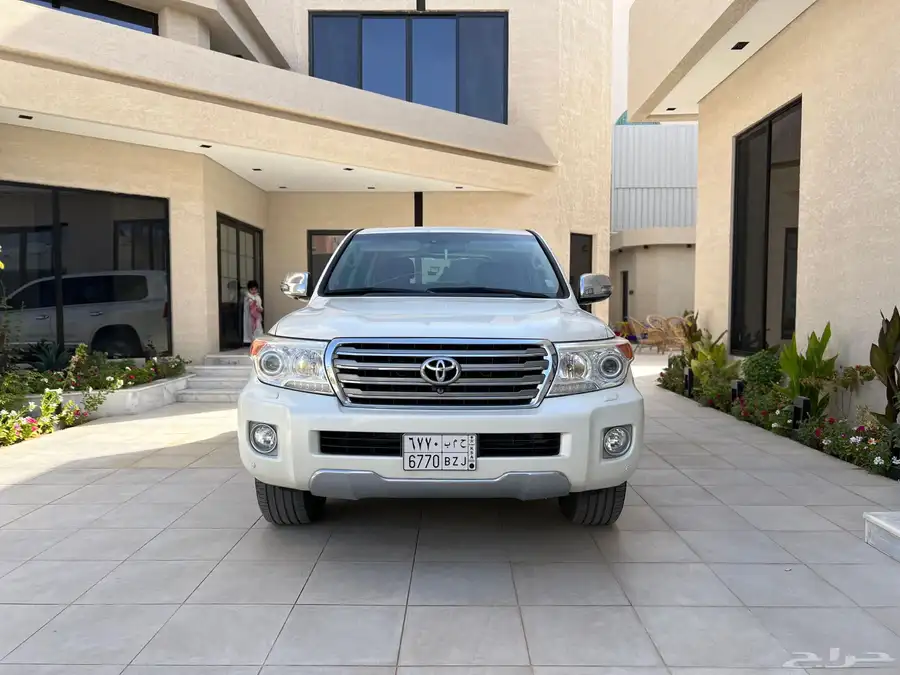 لاندكروزر VXR 2015 فل كامل - معرض وليد - قطري 2