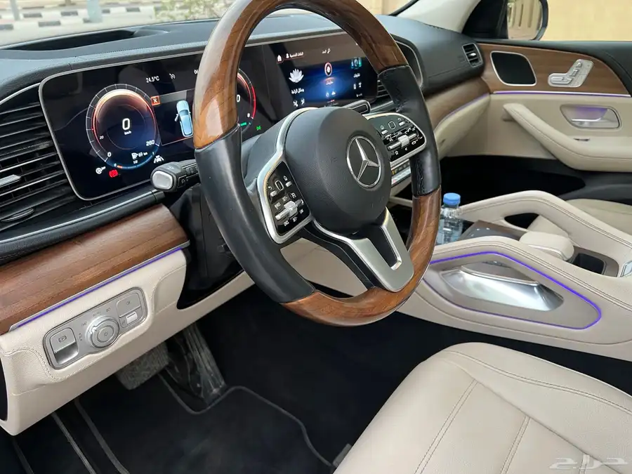مرسيدس ( GLE450 ) موديل 2022 مع AMG kit شبه جديده 20