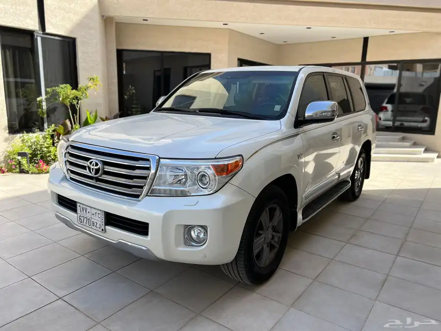 لاندكروزر VXR 2015 فل كامل - معرض وليد - قطري 0