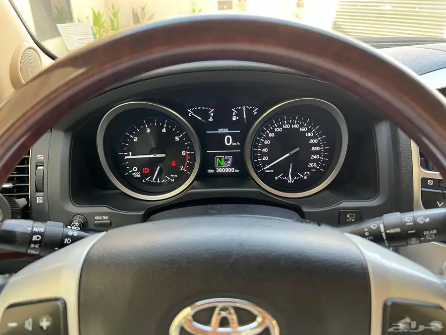 لاندكروزر VXR 2015 فل كامل - معرض وليد - قطري 15