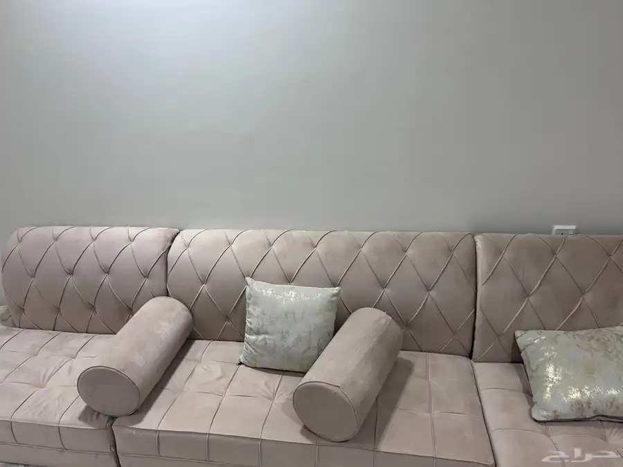 كنب ومجلس عربي وفرن كهربائي وطاولة سرير والعاب اطفال 6