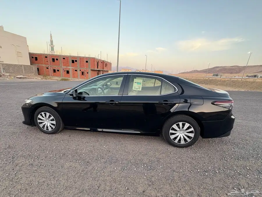للبيع كامري 2021 استاندر أسود سعودي بودي بلد نظيفة جدا 9
