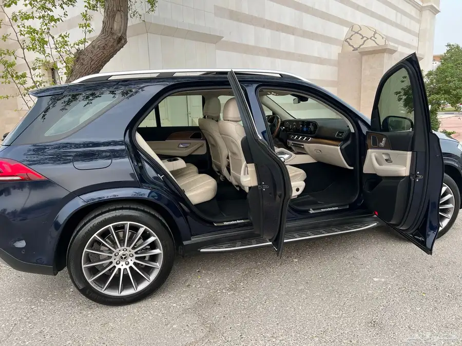 مرسيدس ( GLE450 ) موديل 2022 مع AMG kit شبه جديده 33