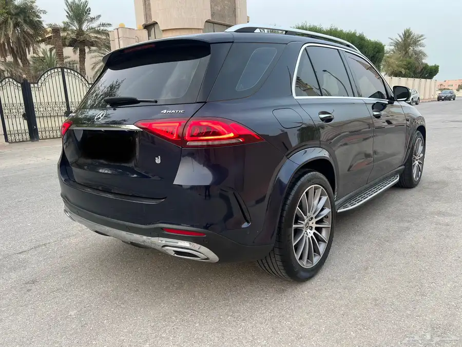 مرسيدس ( GLE450 ) موديل 2022 مع AMG kit شبه جديده 56