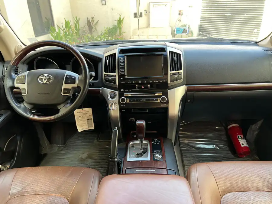 لاندكروزر VXR 2015 فل كامل - معرض وليد - قطري 11