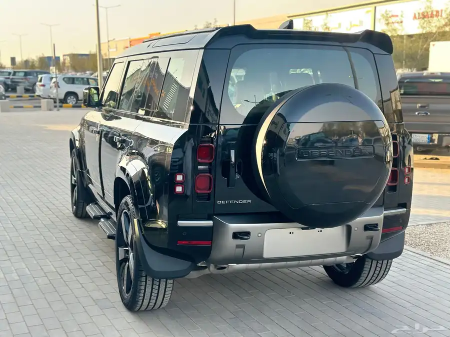 لاند روفر الموديل2025 سعودي الناغى ضمان وصيانة مجاني 6