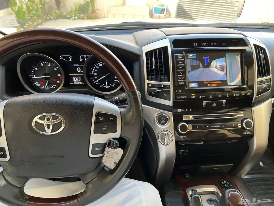 لاندكروزر VXR 2015 فل كامل - معرض وليد - قطري 9