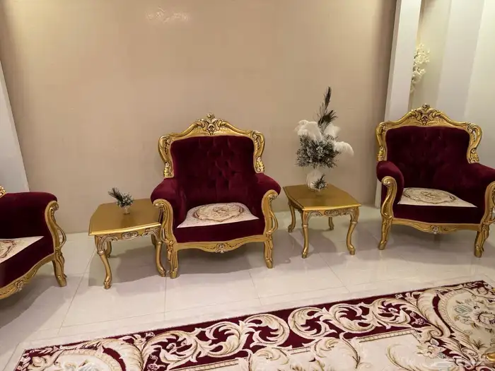كنب مجلس كبير و طاولات خدمه و سجاده 1