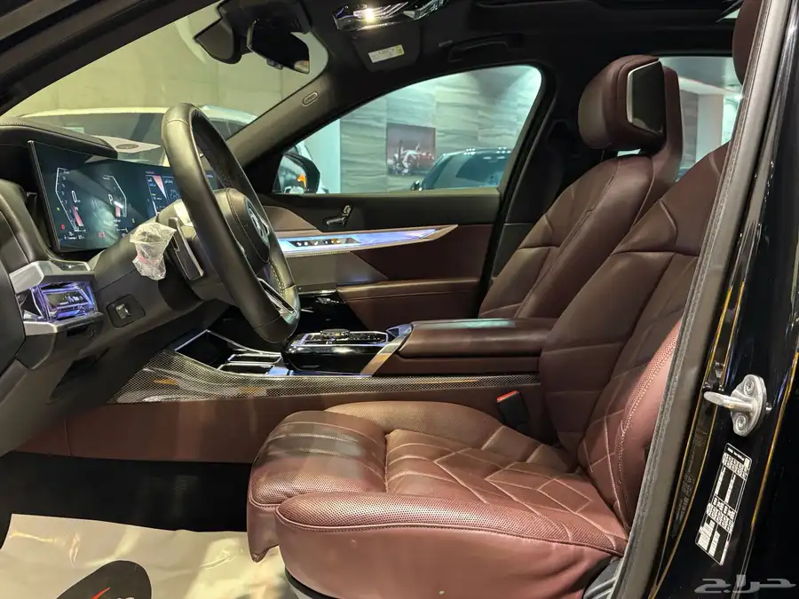 بي ام دبليو 735i موديل 2023م (وارد خليجي) 8